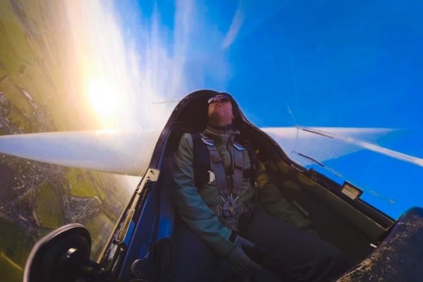 Can you do a gliding flying experience all year round?