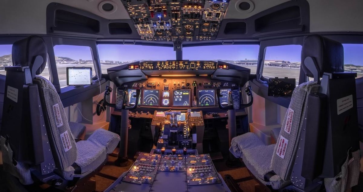 120 Minute Flight Simulator Lesson Experience from flydays.co.uk