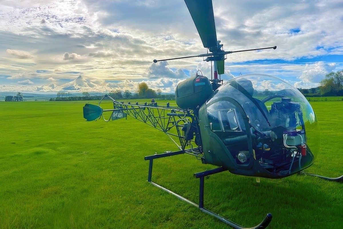 Book a 20 Minute Vintage Bell 47 Helicopter Flying Lesson with Flydays