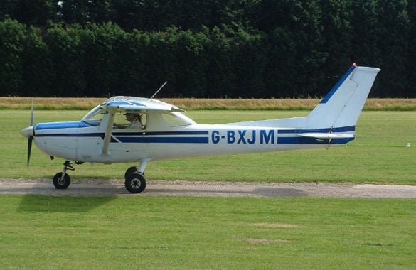 30 Minute Four Seater Flying Lesson - Cumbernauld Airport