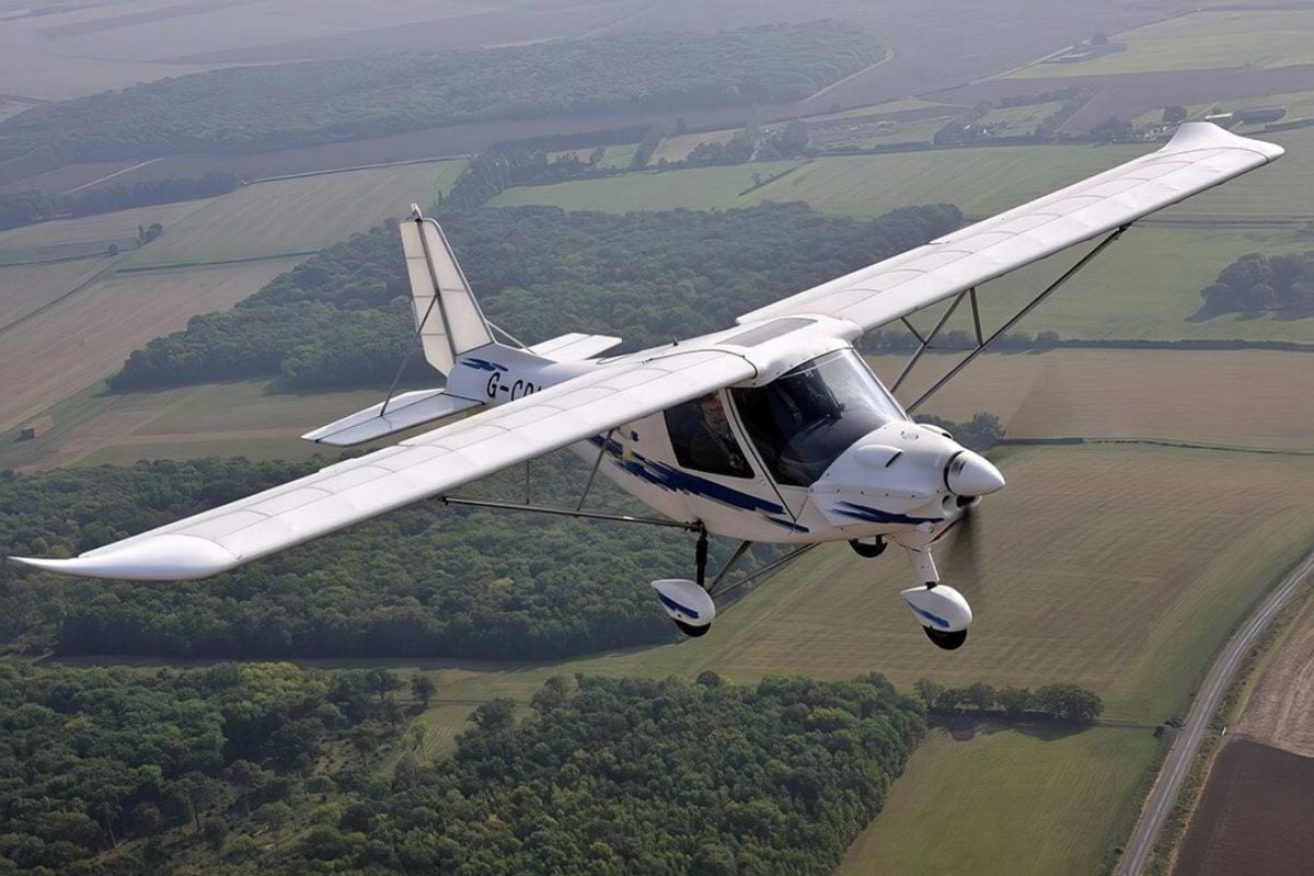 30 Minute Light Sports Trial Flying Lesson in Wiltshire