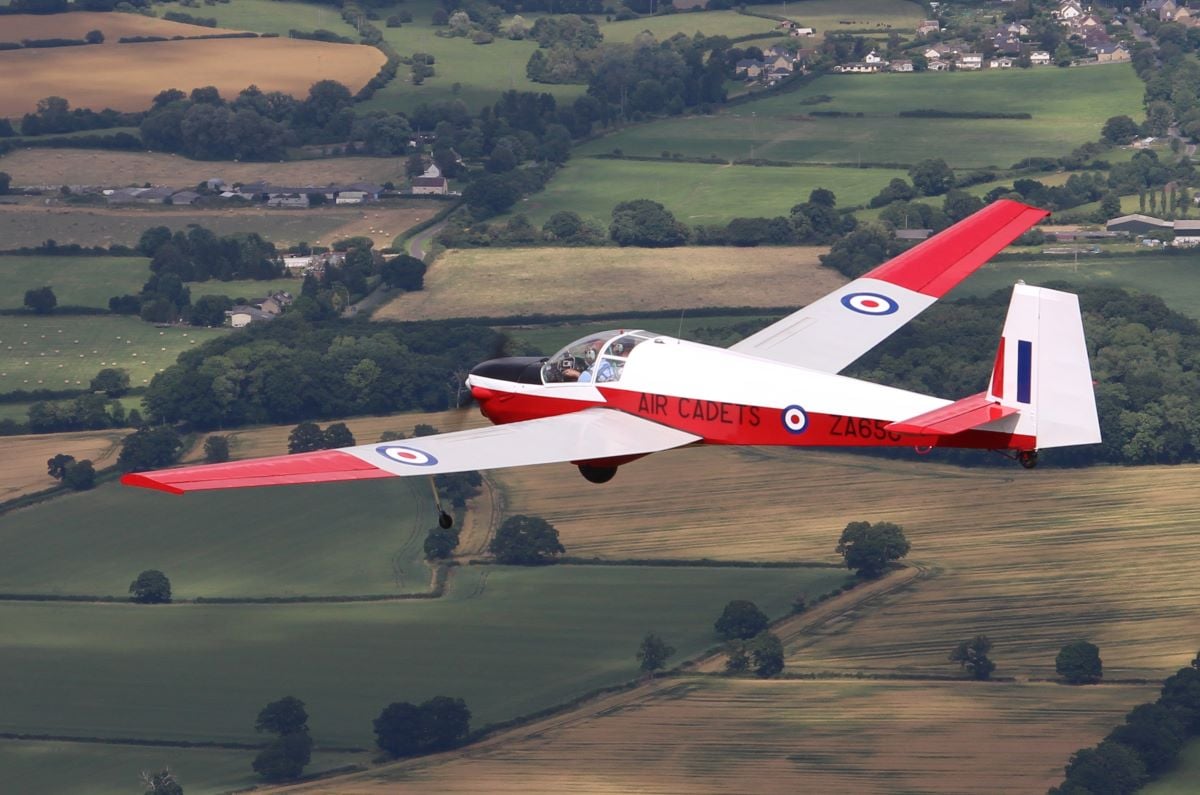 30 Minute Motor Glider Lesson - Swindon Experience from flydays.co.uk