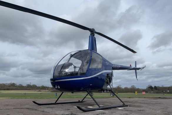 30 Minute R22 Helicopter Simulator Session - Luton Airport