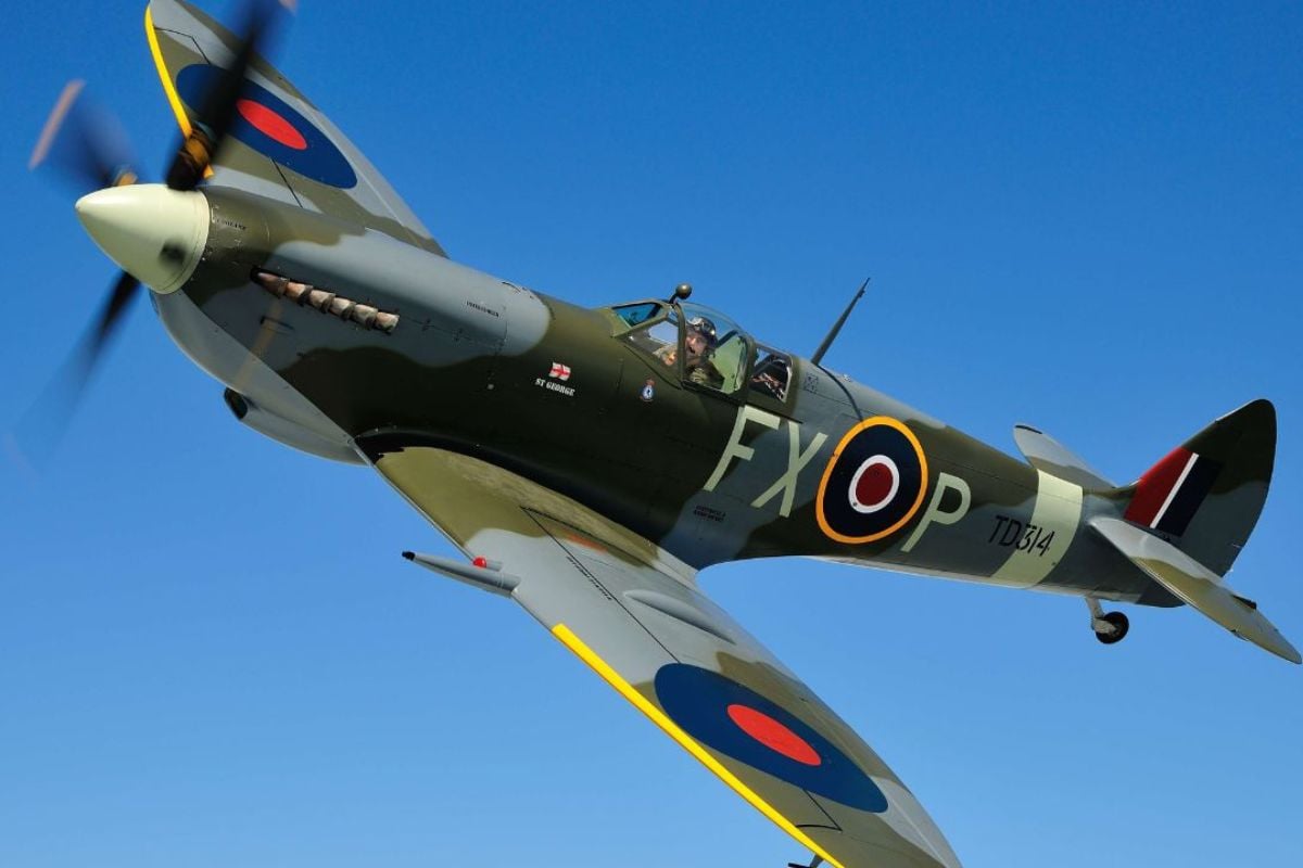 40 Minute Needles Fly a Spitfire Experience