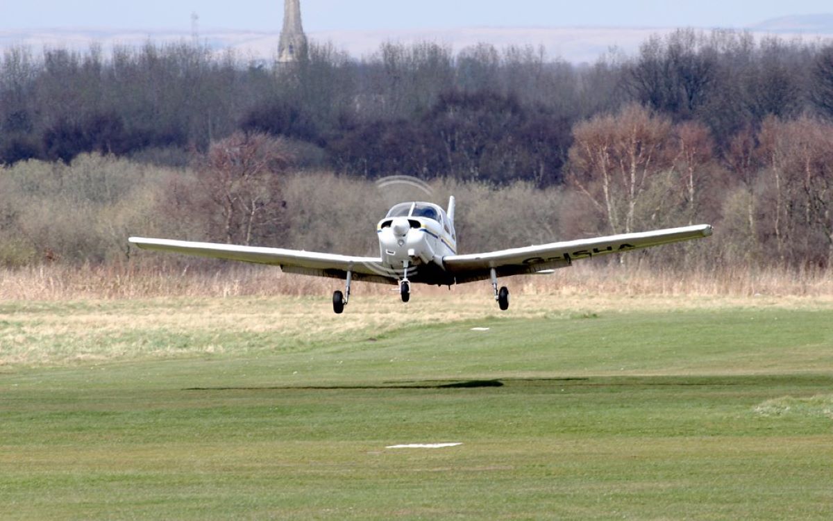 50 Minute 4 Seater Flying Lesson In Manchester Experience from flydays.co.uk