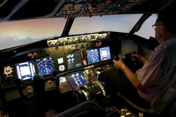 90 Minute 737 Flightdeck Simulator Session - Lincolnshire