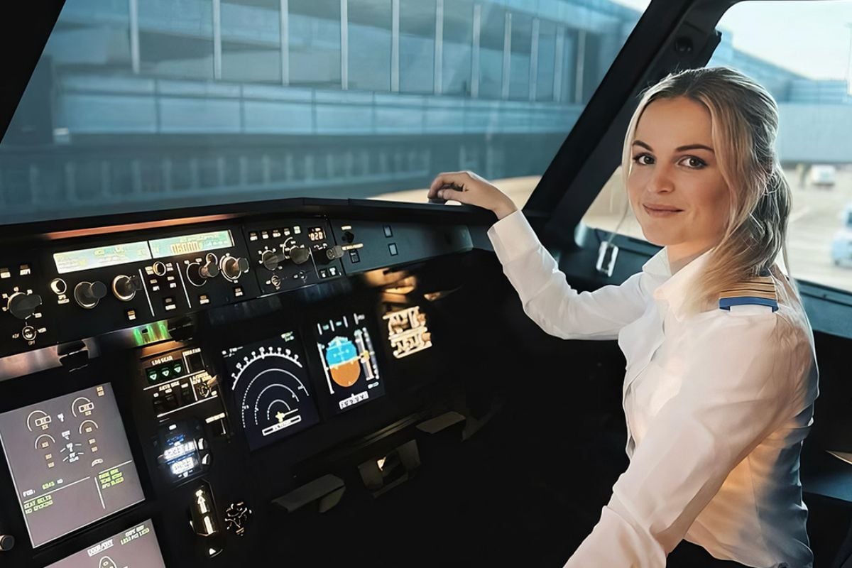  90 minute Airbus Flight Simulator in Brighton