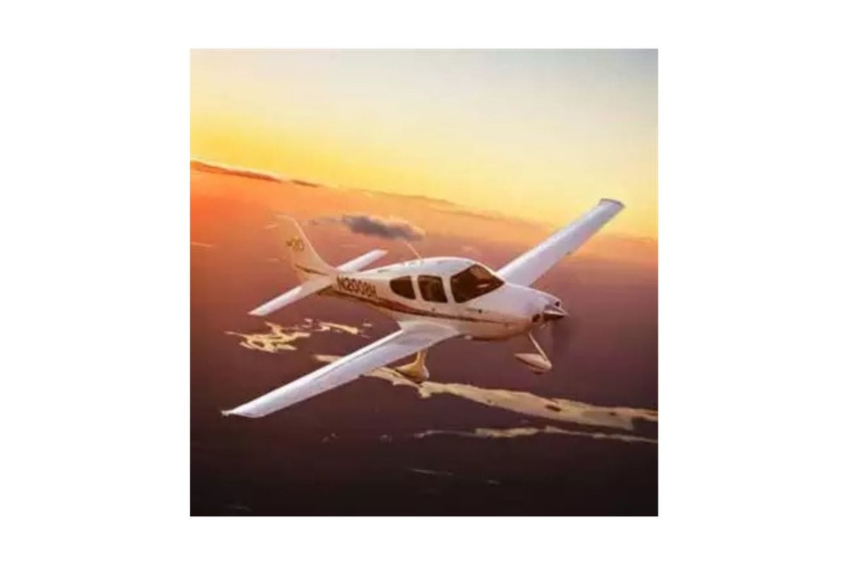 Land Away Double Flying Lesson for Two - Nationwide Experience from flydays.co.uk