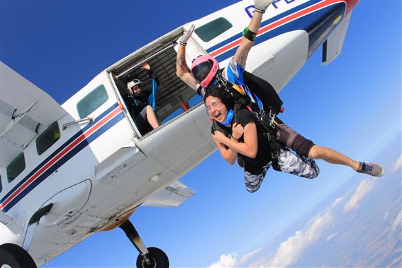 14000ft Tandem Skydive in Nottingham
