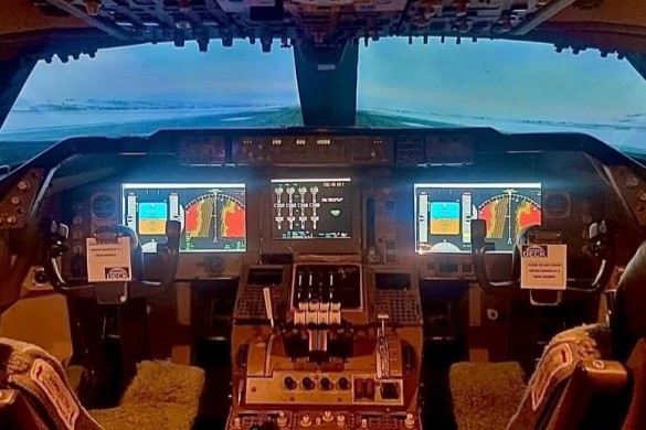 90 Minute Boeing 747 Simulator Session in Manchester
