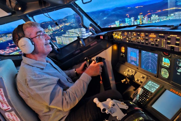 Anytime 90 Minute 737 Simulator Session in Suffolk