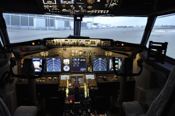737 Boeing Simulator Ultimate Pilot Experience in Cheshire