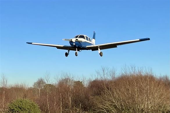 30 Minute Piper PA28 Flying Lesson - Surrey 