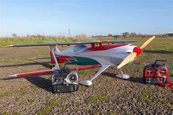 Flying radio controlled model aircraft online